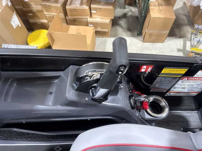 2026 Bennington 24MFB - ESP - ARCH - BLACKOUT US-ETWS9309J526 [photo 15]